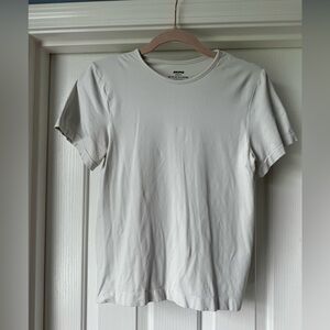 Skims soft smoothing t shirt in bone size 2XL